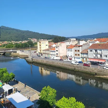 Mirador Urbano Sobre El Rio Noia