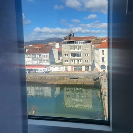 Mirador Urbano Sobre El Rio Noia
