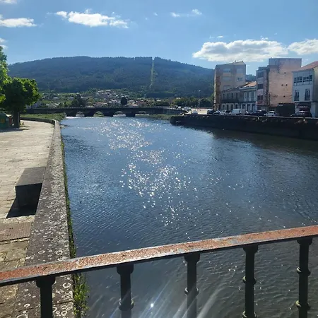 Mirador Urbano Sobre El Rio Noia