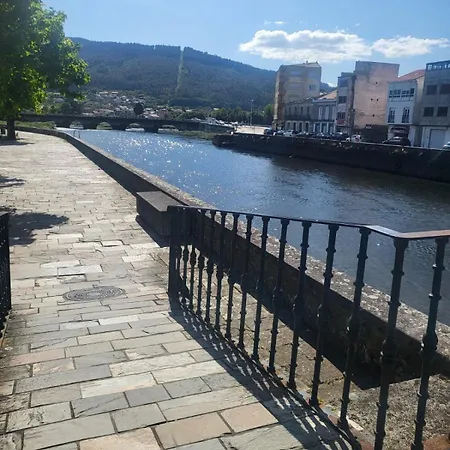 Mirador Urbano Sobre El Rio *