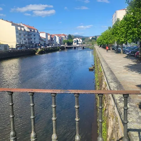 Mirador Urbano Sobre El Rio Noia